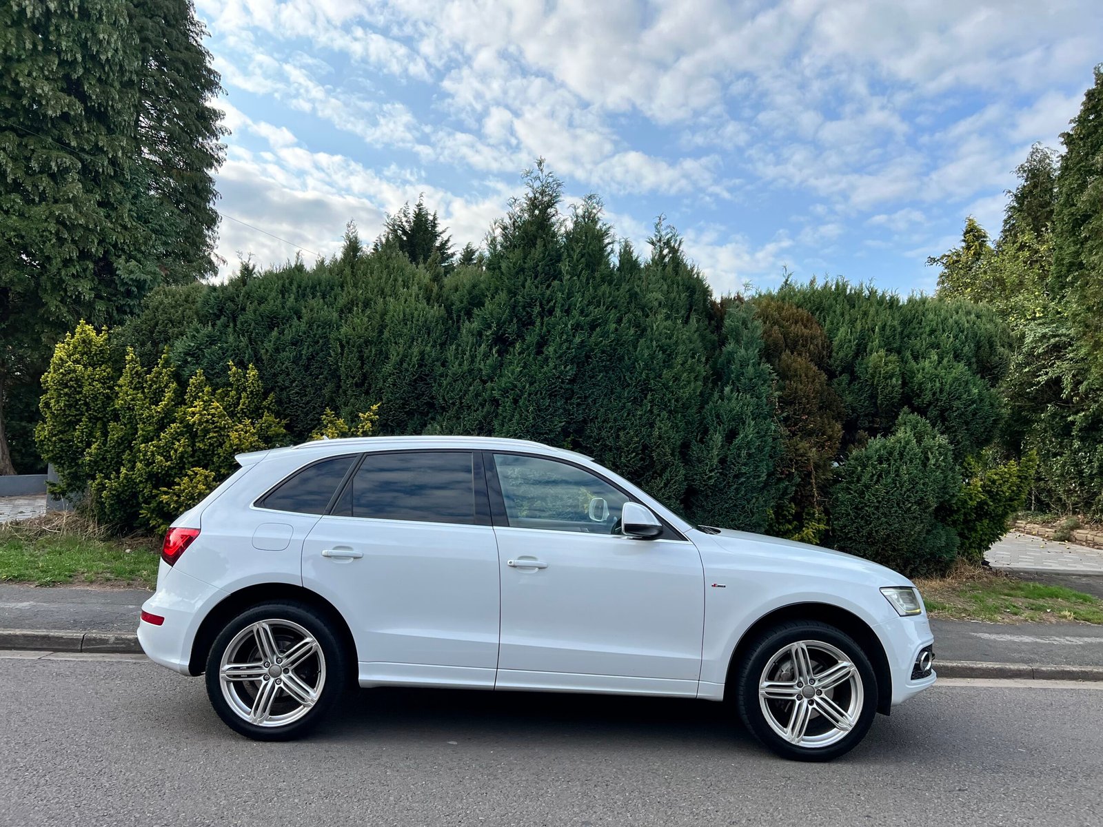 
								Audi Q5 2.0 TDI S line Plus quattro Euro 5 (s/s) 5dr full									
