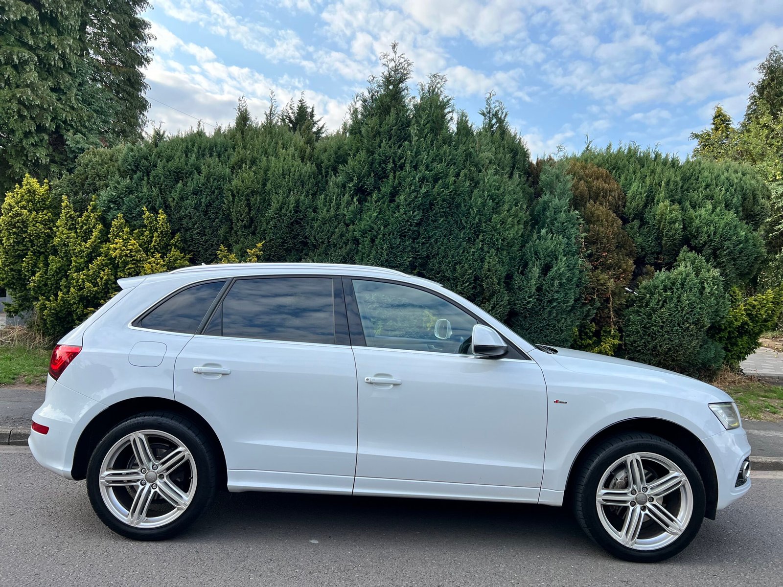 
								Audi Q5 2.0 TDI S line Plus quattro Euro 5 (s/s) 5dr full									