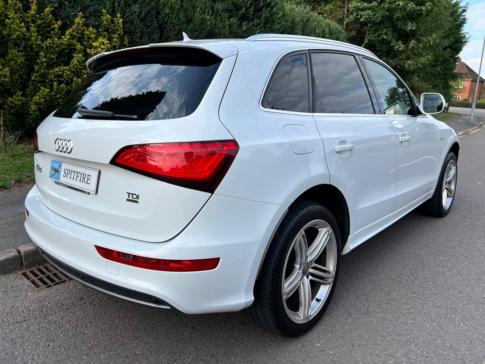 
								Audi Q5 2.0 TDI S line Plus quattro Euro 5 (s/s) 5dr full									