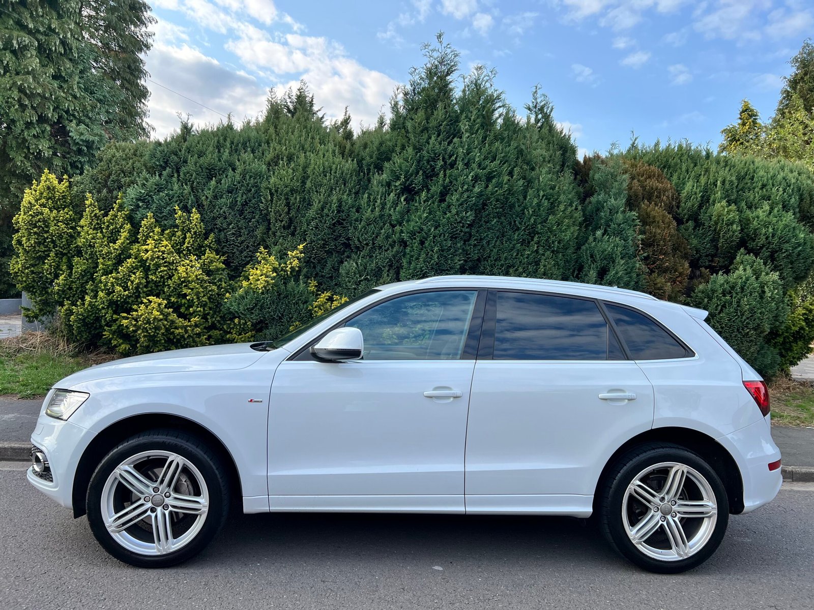 
								Audi Q5 2.0 TDI S line Plus quattro Euro 5 (s/s) 5dr full									