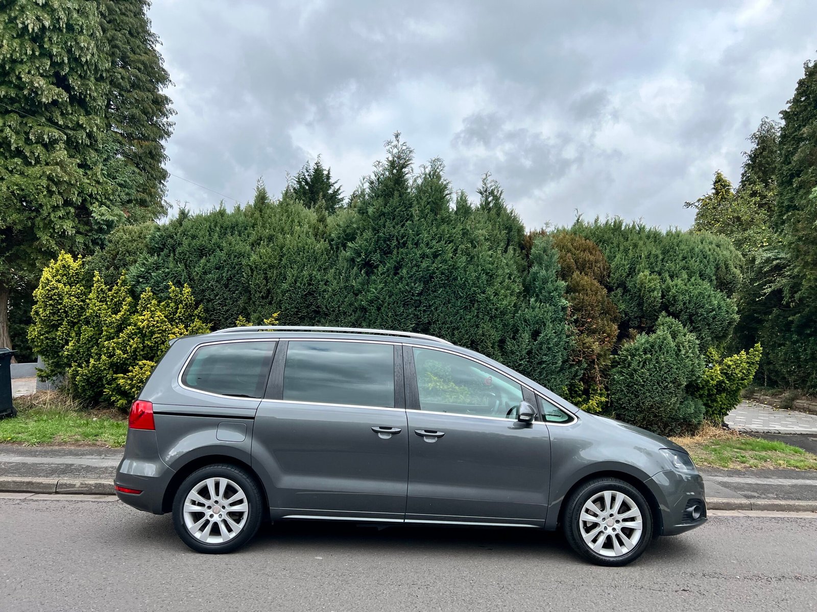 
								SEAT Alhambra 2.0 TDI Ecomotive CR SE Lux Euro 5 (s/s) 5dr full									
