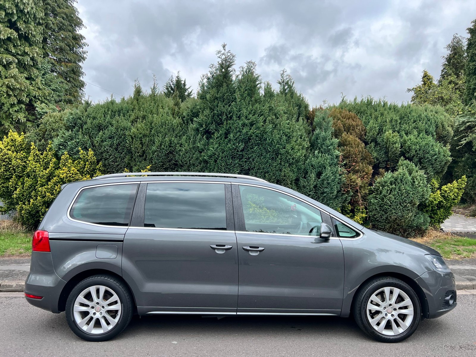 
								SEAT Alhambra 2.0 TDI Ecomotive CR SE Lux Euro 5 (s/s) 5dr full									