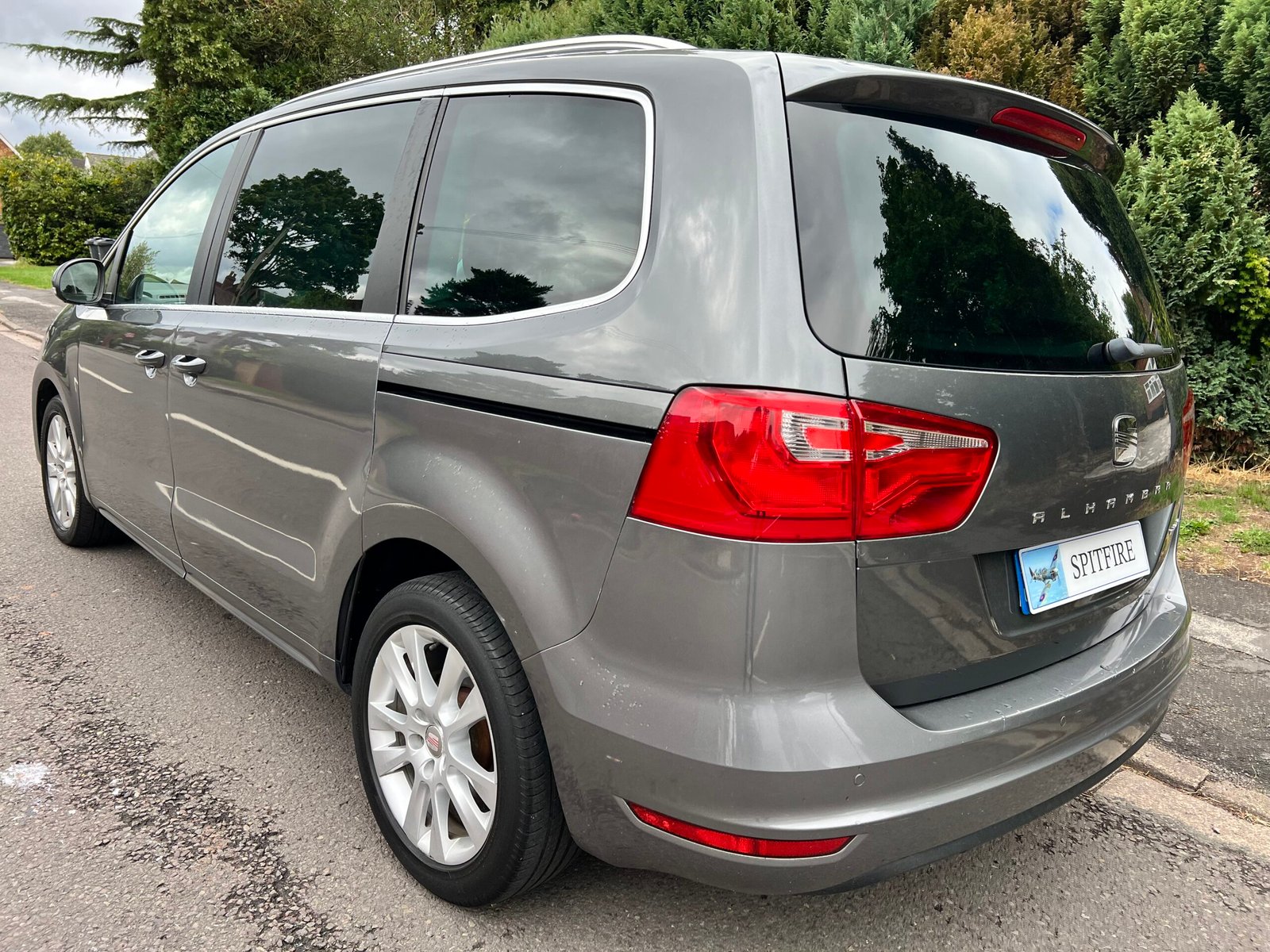 
								SEAT Alhambra 2.0 TDI Ecomotive CR SE Lux Euro 5 (s/s) 5dr full									