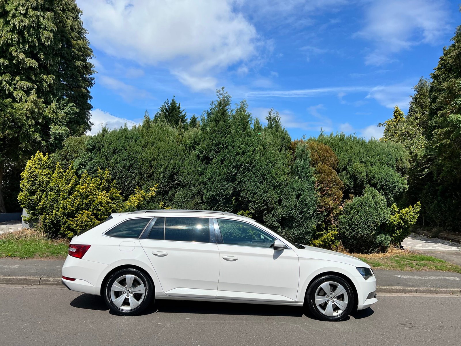 
								Skoda Superb 2.0 TDI SE Euro 6 (s/s) 5dr full									