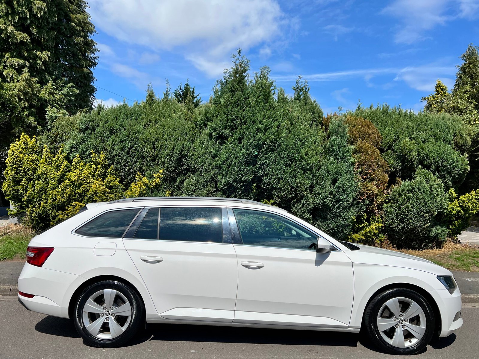 
								Skoda Superb 2.0 TDI SE Euro 6 (s/s) 5dr full									
