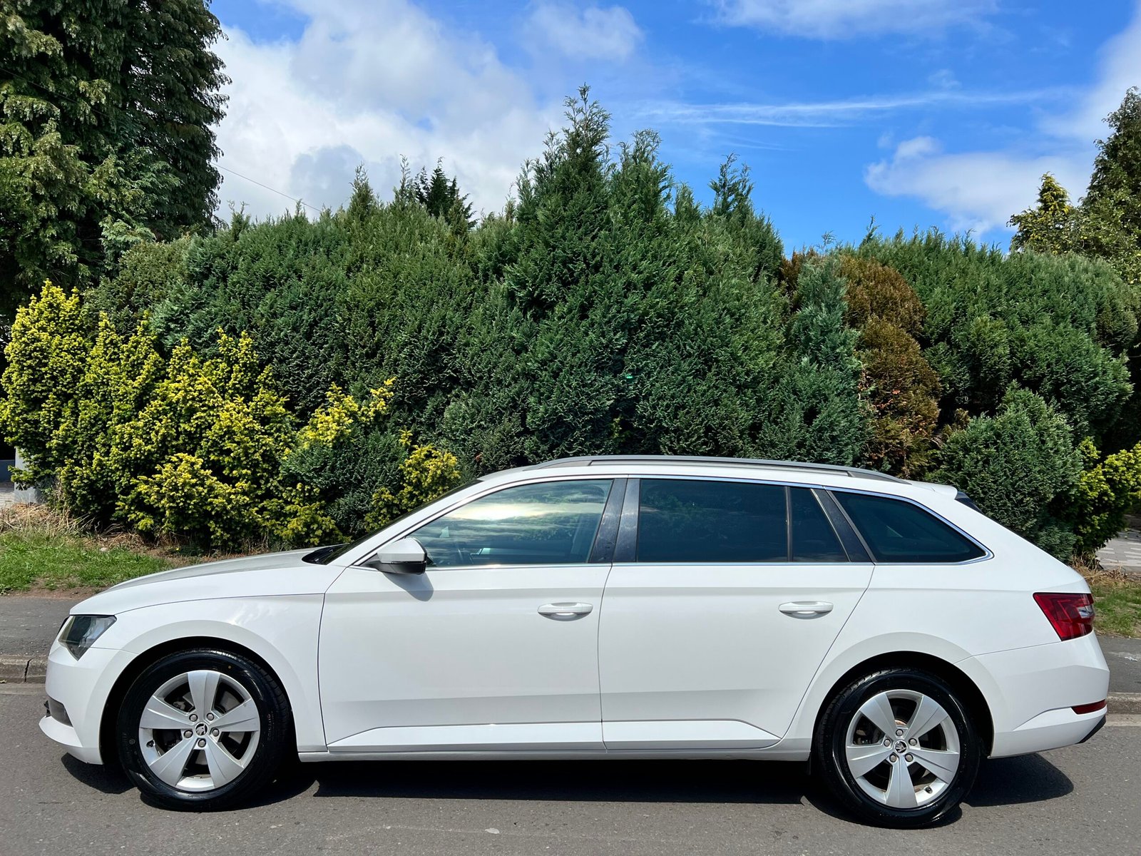 
								Skoda Superb 2.0 TDI SE Euro 6 (s/s) 5dr full									