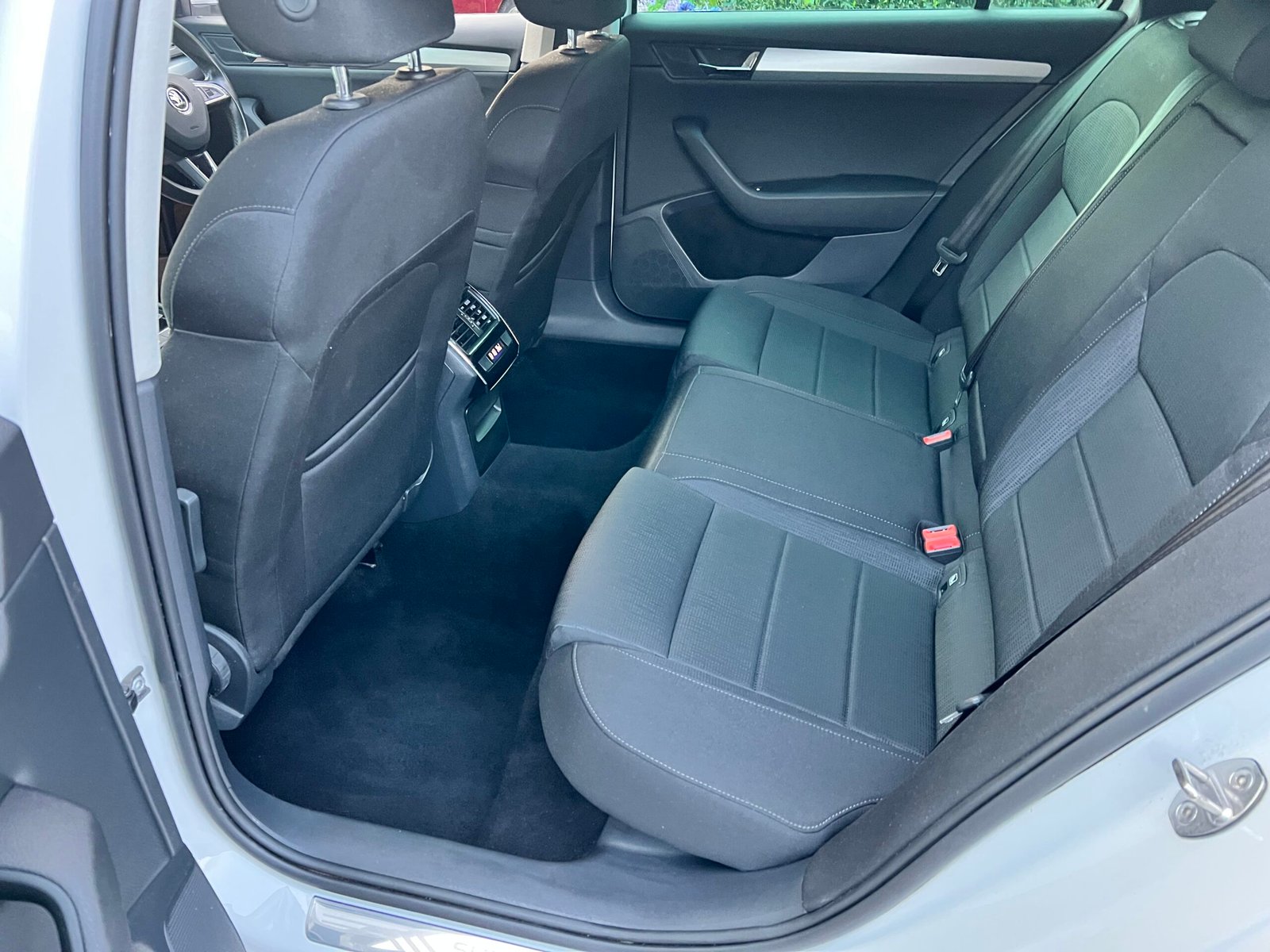 
								Skoda Superb 2.0 TDI SE Euro 6 (s/s) 5dr full									