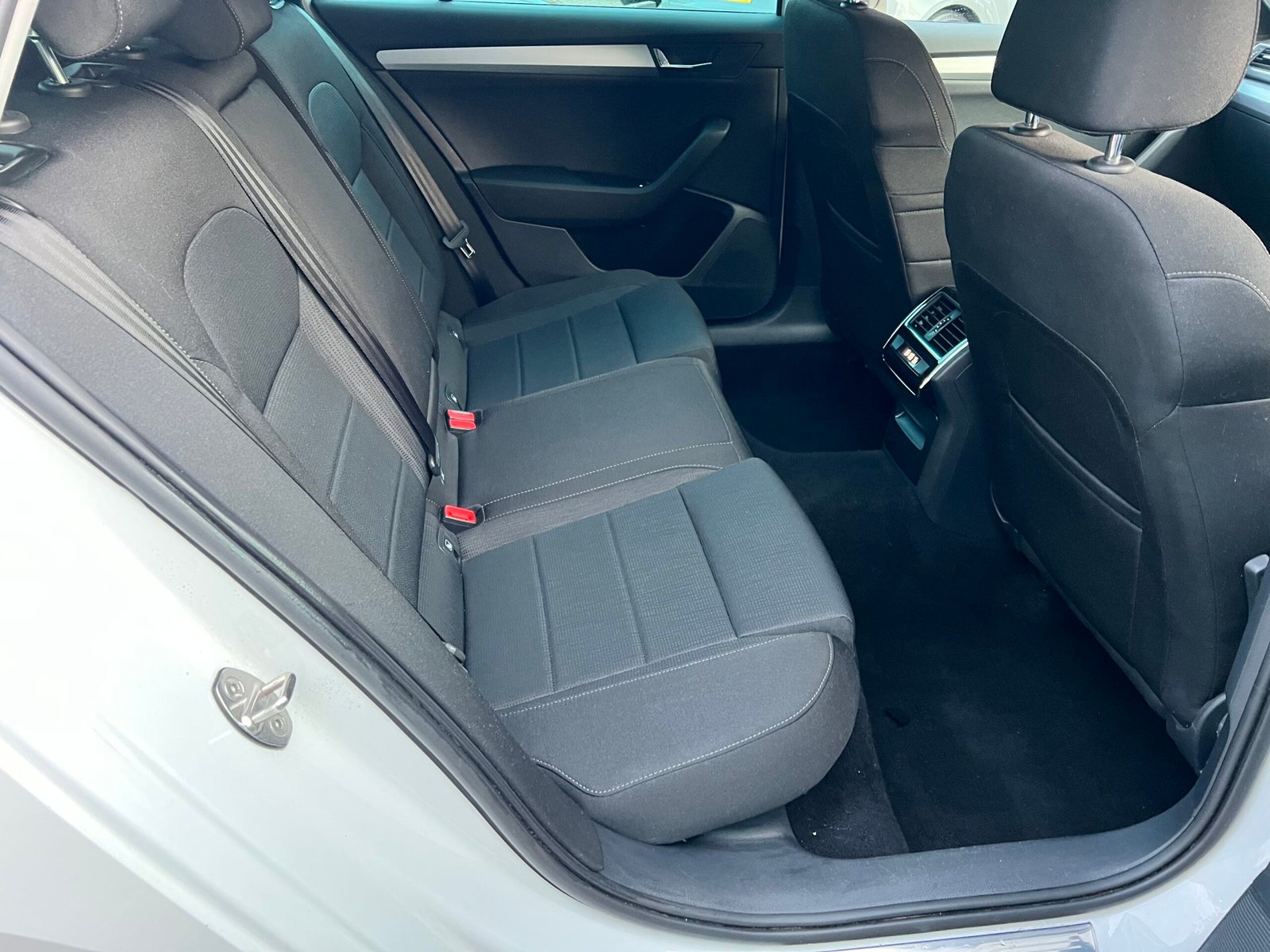 
								Skoda Superb 2.0 TDI SE Euro 6 (s/s) 5dr full									