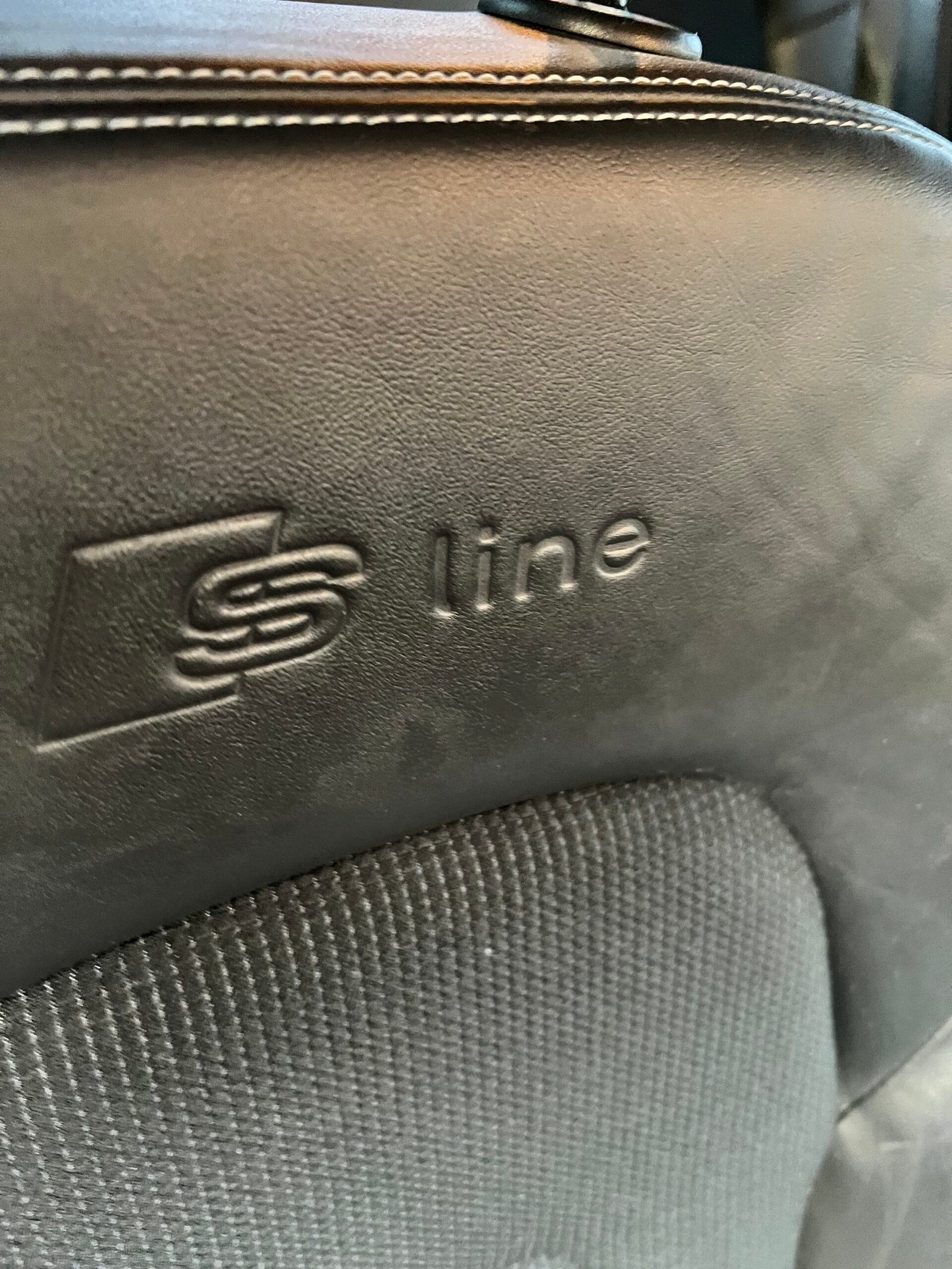 
								Audi A4 2.0 TDI Black Edition Euro 5 (s/s) 4dr full									