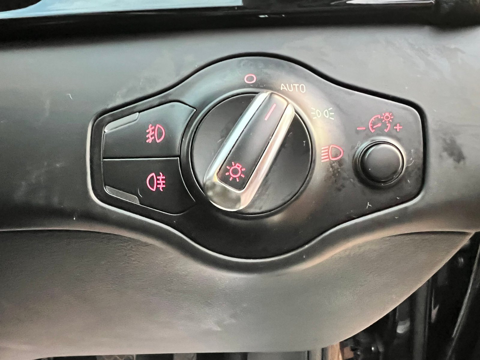 
								Audi A4 2.0 TDI Black Edition Euro 5 (s/s) 4dr full									