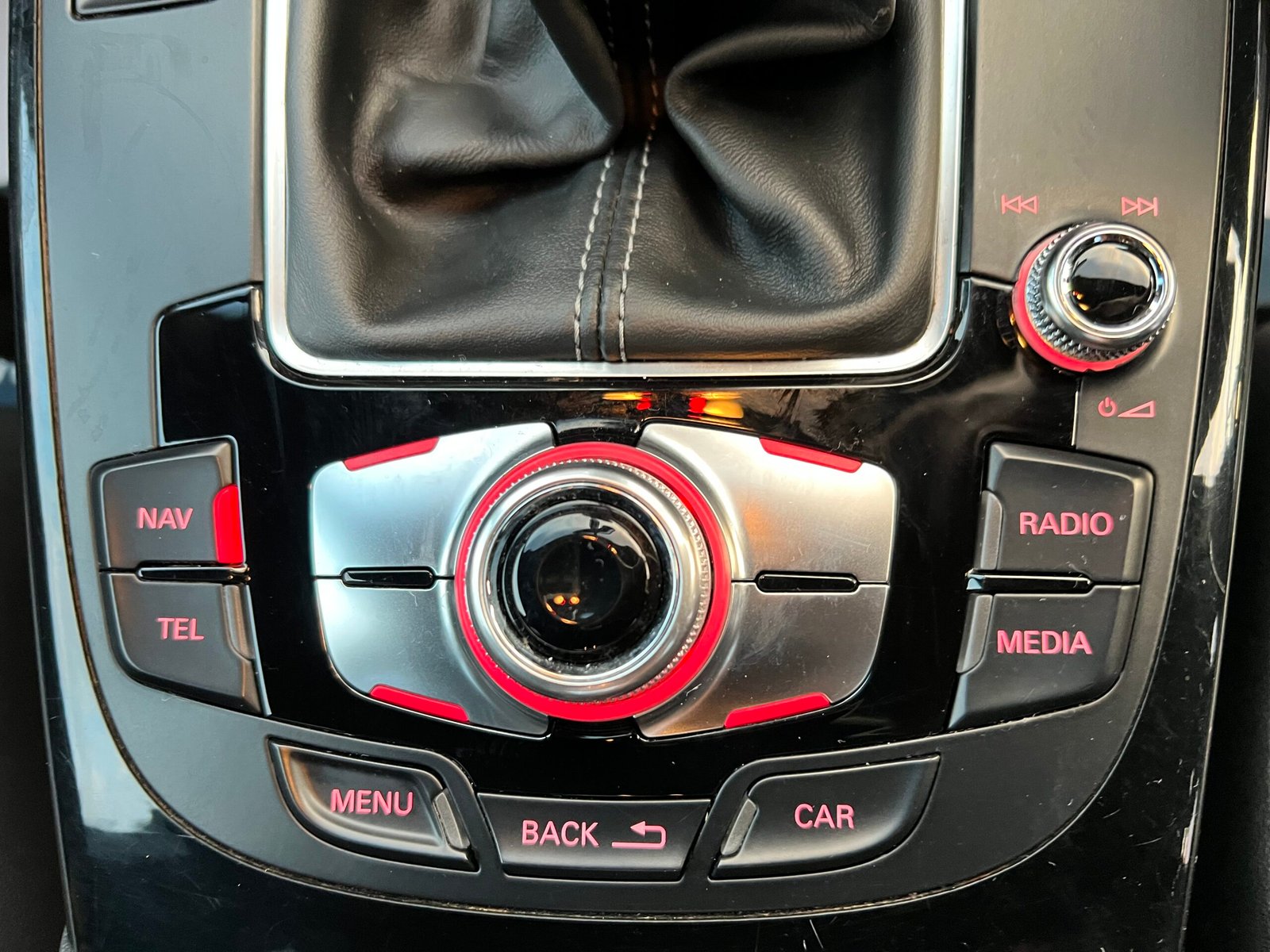 
								Audi A4 2.0 TDI Black Edition Euro 5 (s/s) 4dr full									