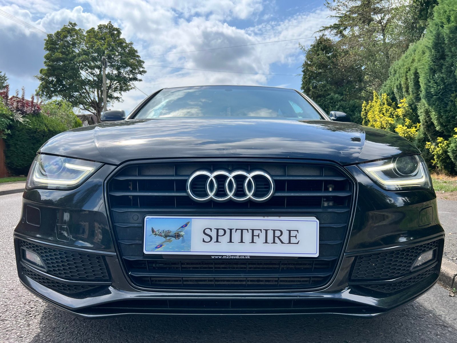 
								Audi A4 2.0 TDI Black Edition Euro 5 (s/s) 4dr full									