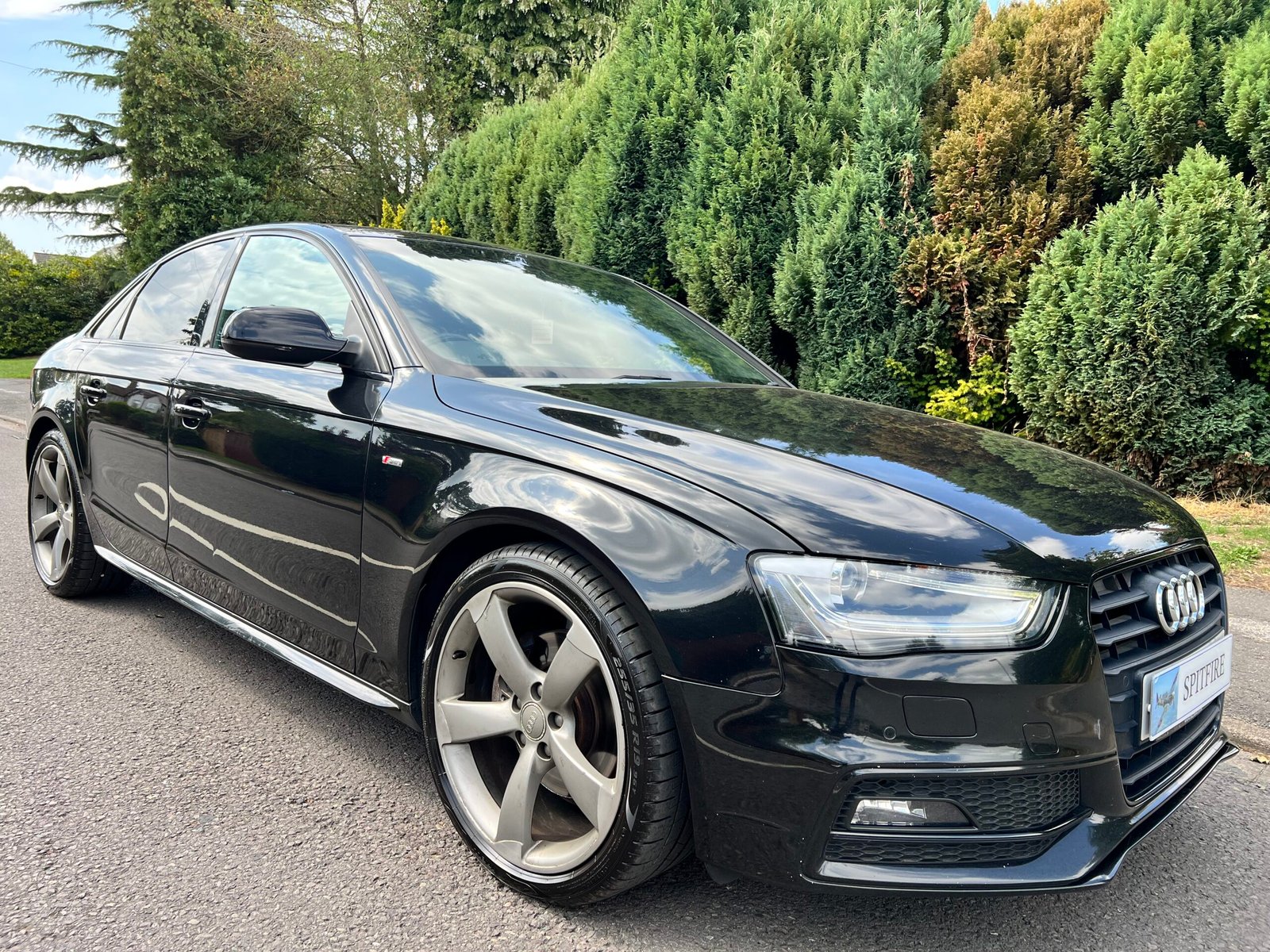 
								Audi A4 2.0 TDI Black Edition Euro 5 (s/s) 4dr full									