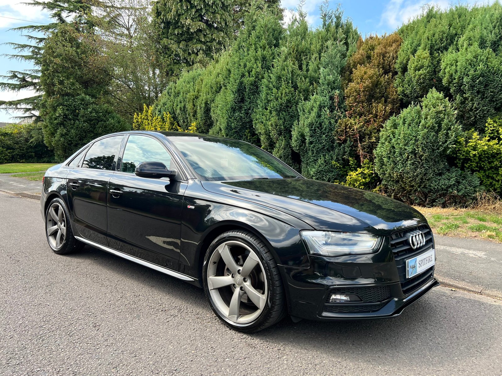 
								Audi A4 2.0 TDI Black Edition Euro 5 (s/s) 4dr full									