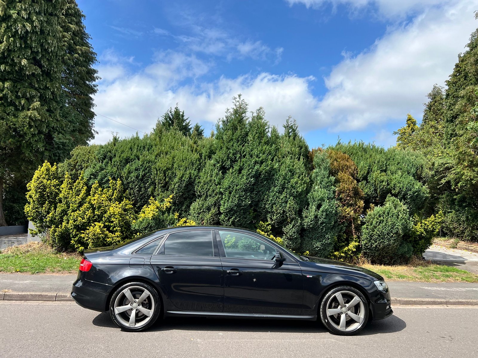 
								Audi A4 2.0 TDI Black Edition Euro 5 (s/s) 4dr full									