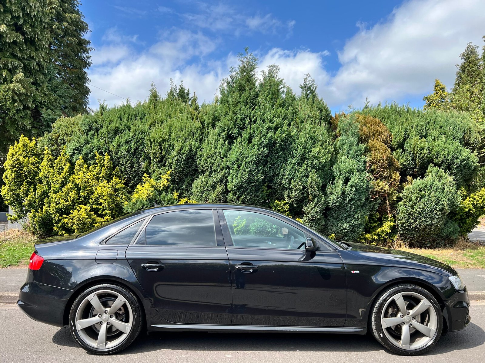 
								Audi A4 2.0 TDI Black Edition Euro 5 (s/s) 4dr full									