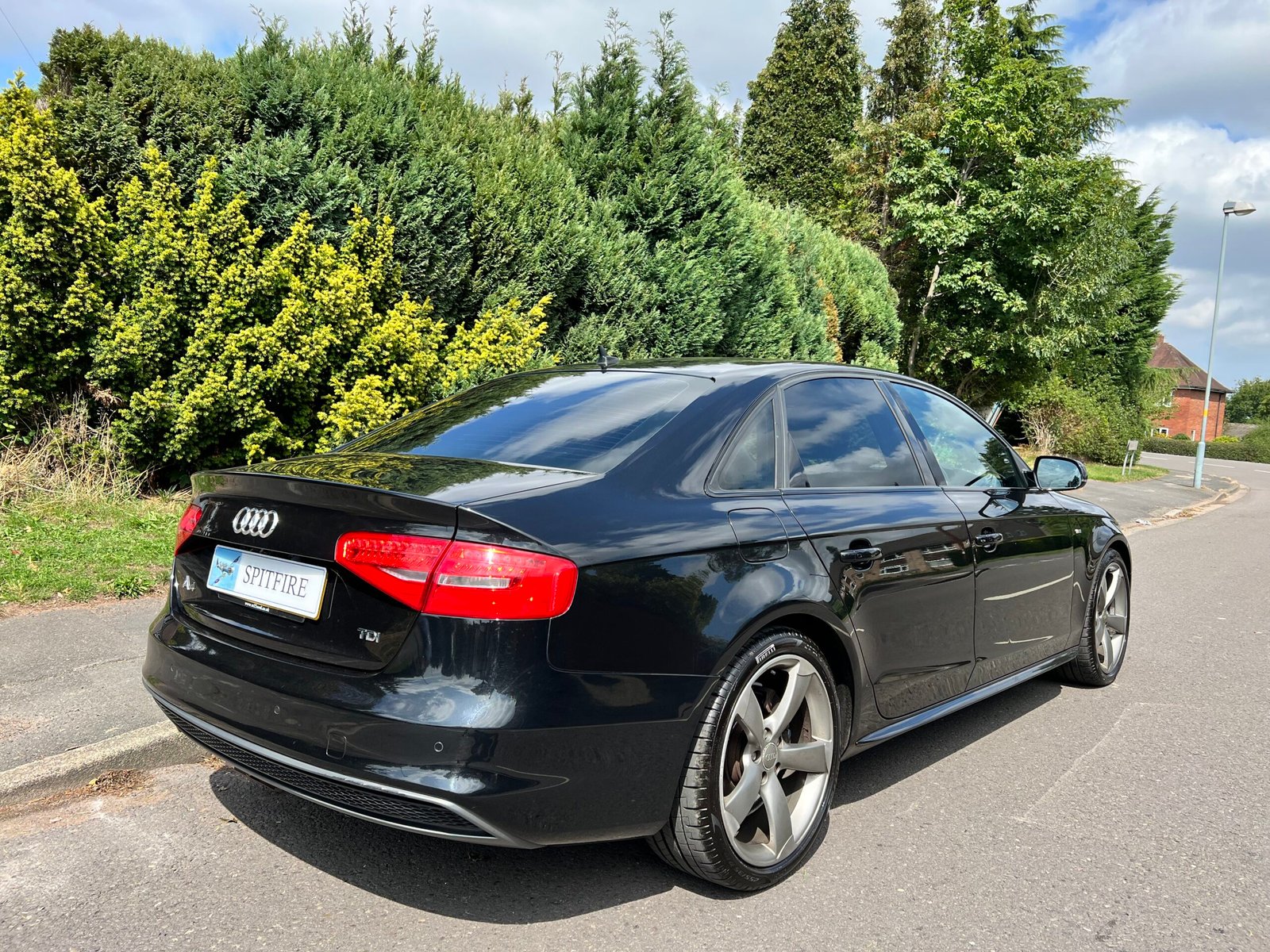 
								Audi A4 2.0 TDI Black Edition Euro 5 (s/s) 4dr full									