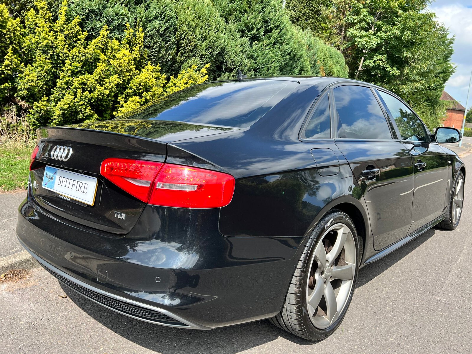 
								Audi A4 2.0 TDI Black Edition Euro 5 (s/s) 4dr full									