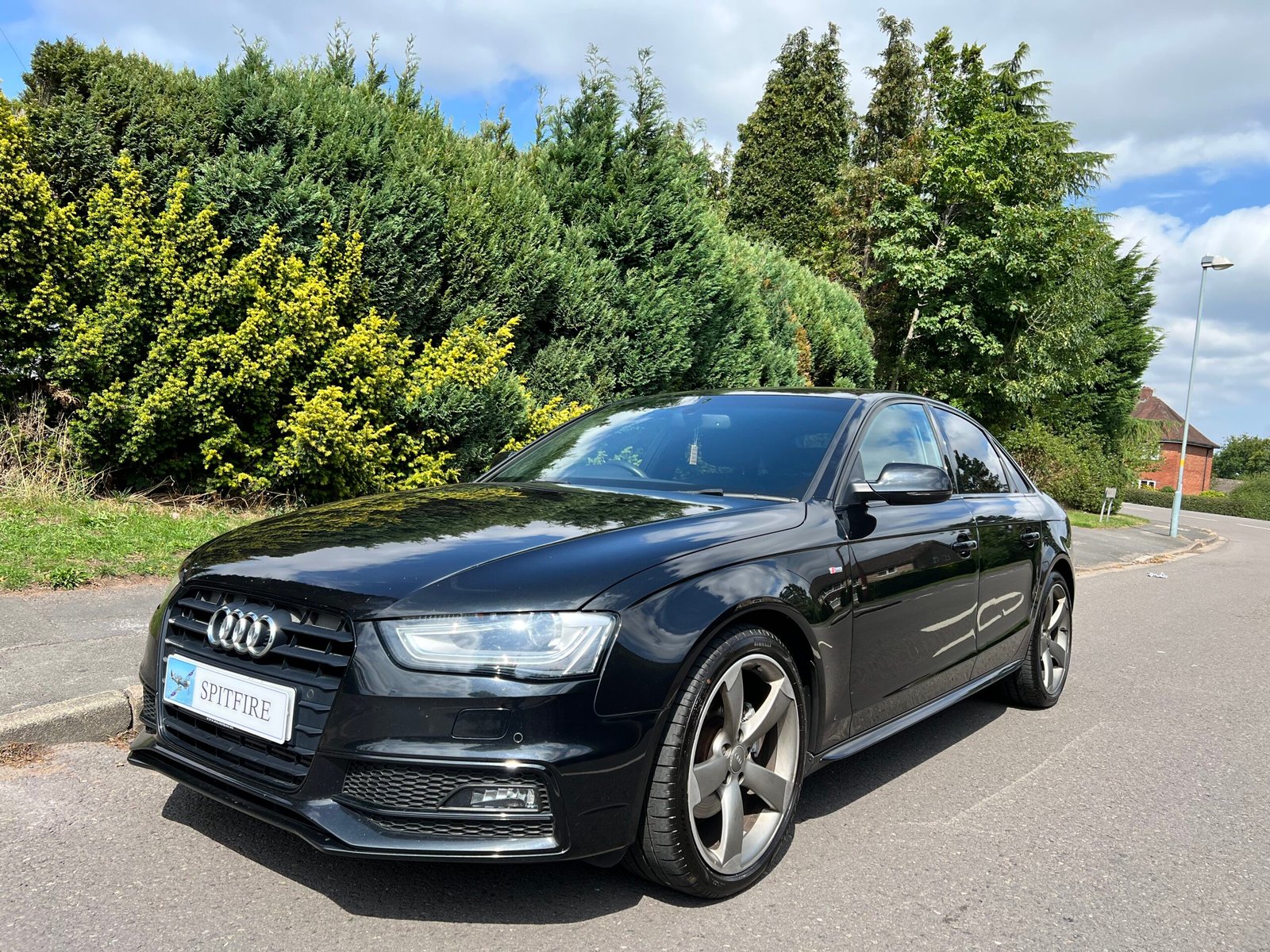
								Audi A4 2.0 TDI Black Edition Euro 5 (s/s) 4dr full									