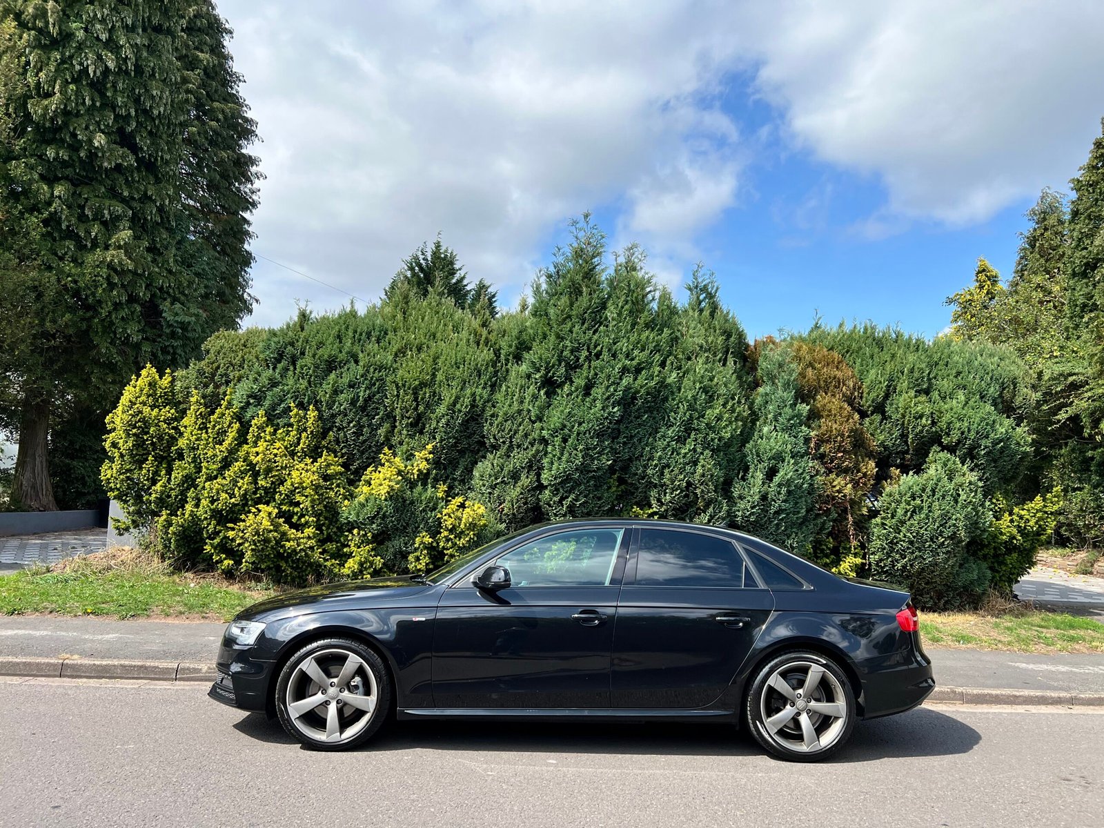 
								Audi A4 2.0 TDI Black Edition Euro 5 (s/s) 4dr full									