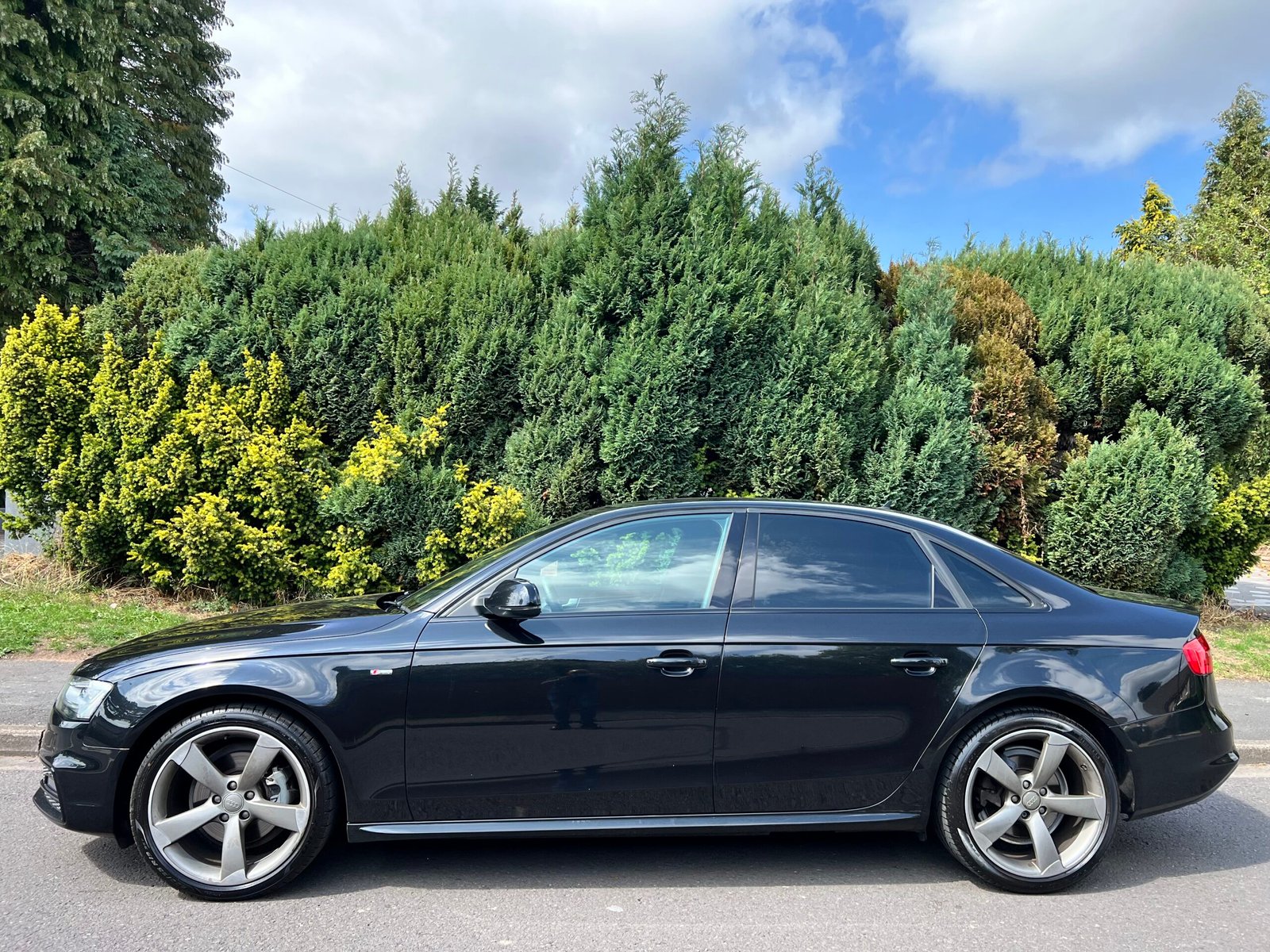 
								Audi A4 2.0 TDI Black Edition Euro 5 (s/s) 4dr full									