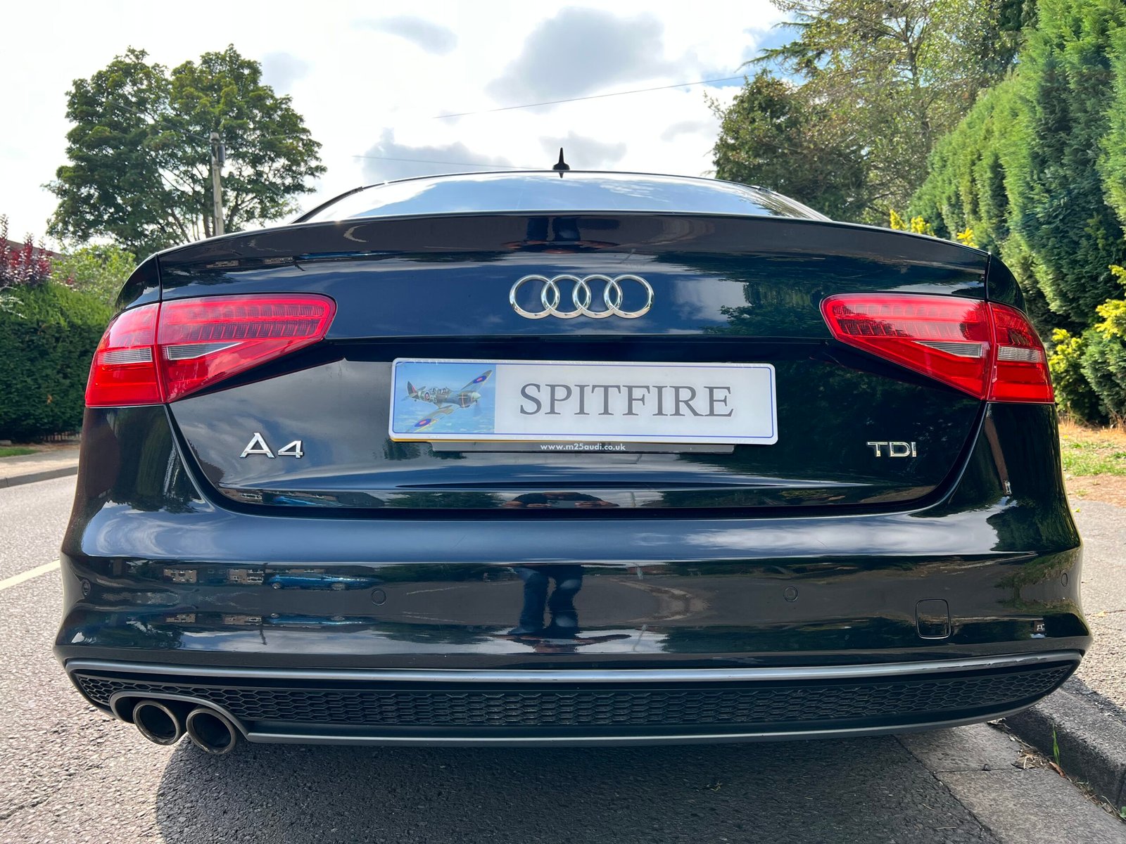 
								Audi A4 2.0 TDI Black Edition Euro 5 (s/s) 4dr full									