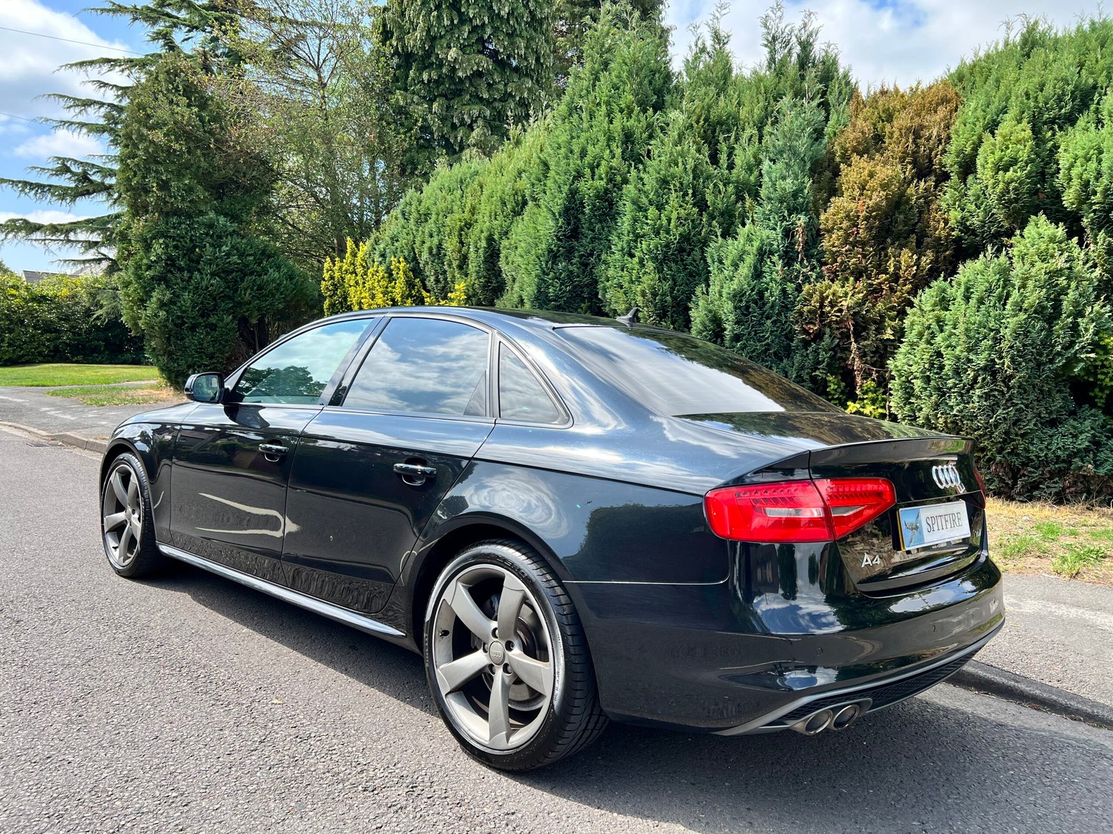 
								Audi A4 2.0 TDI Black Edition Euro 5 (s/s) 4dr full									