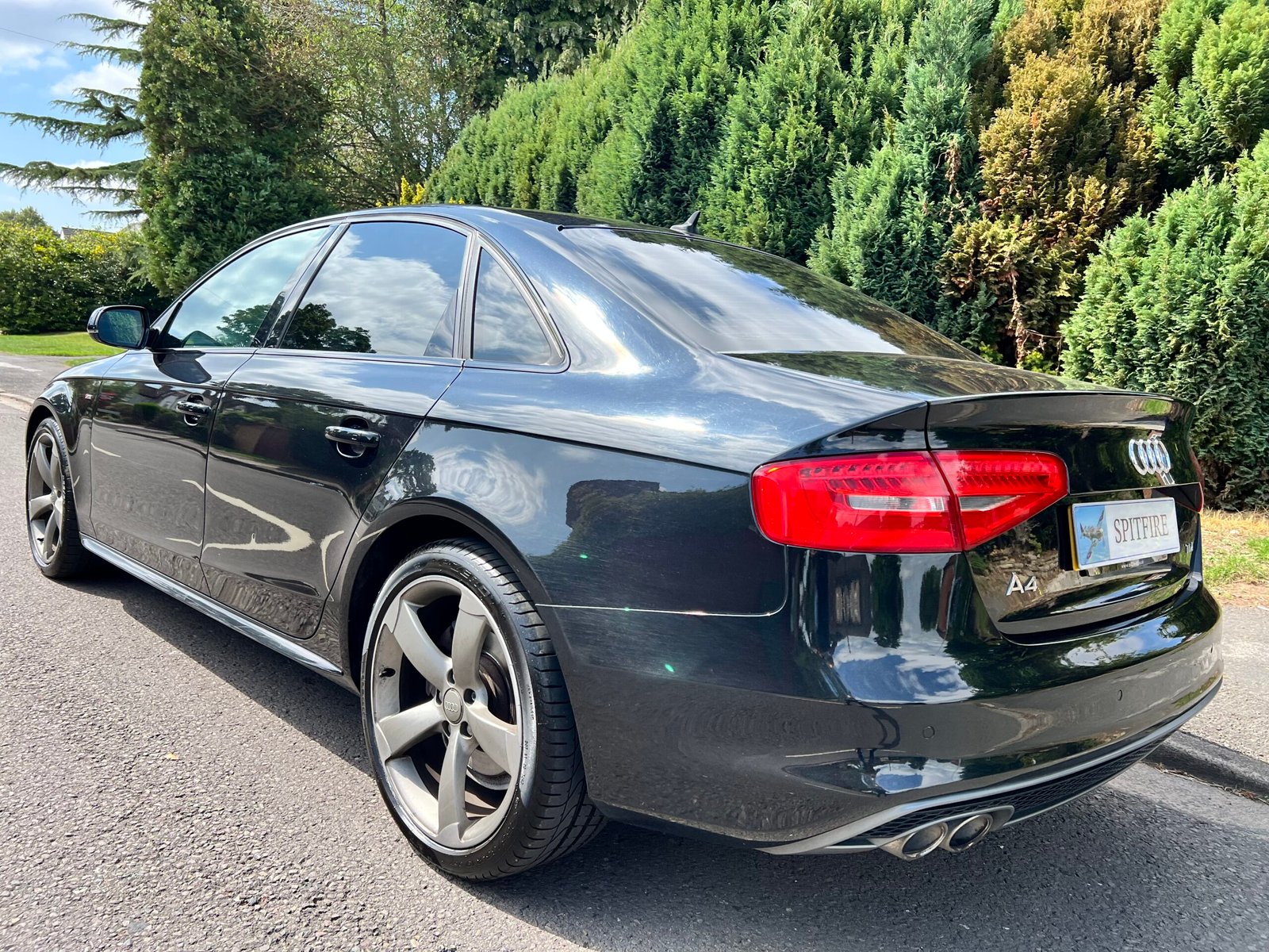
								Audi A4 2.0 TDI Black Edition Euro 5 (s/s) 4dr full									