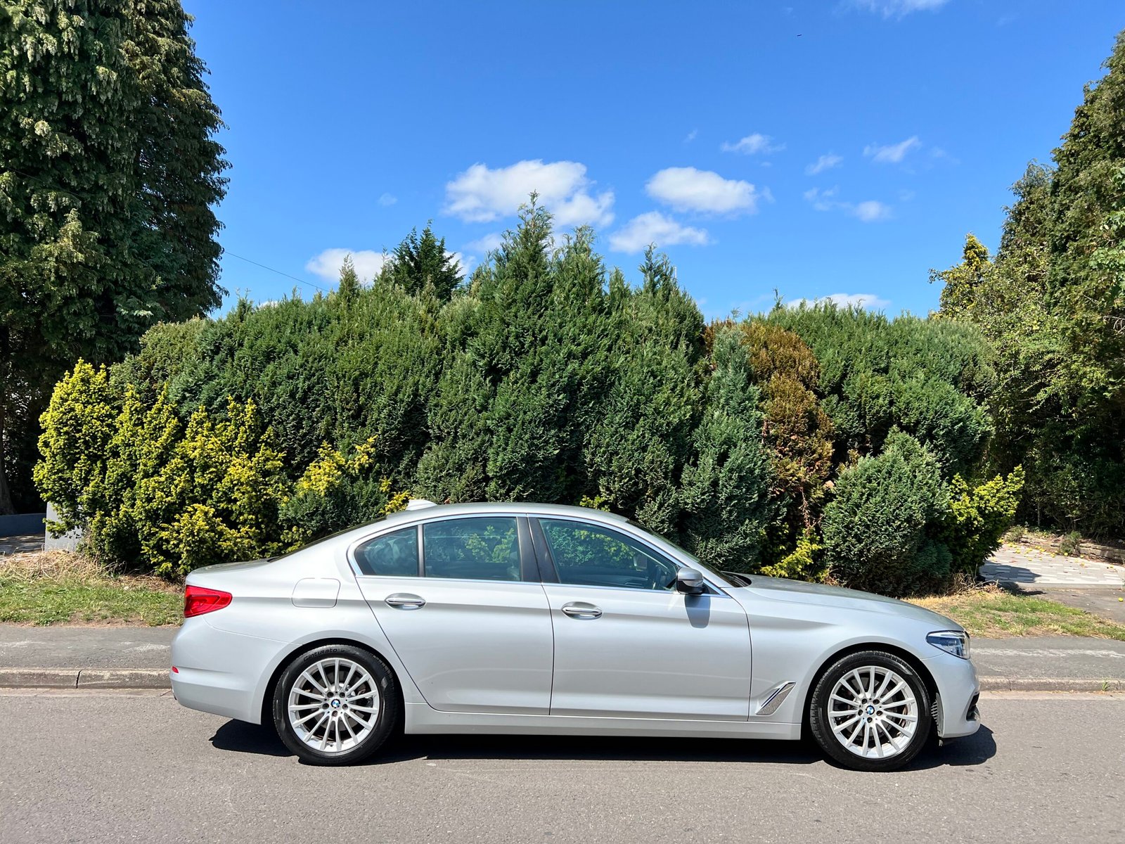 
								BMW 5 Series 2.0 520d ED SE Auto Euro 6 (s/s) 4dr full									